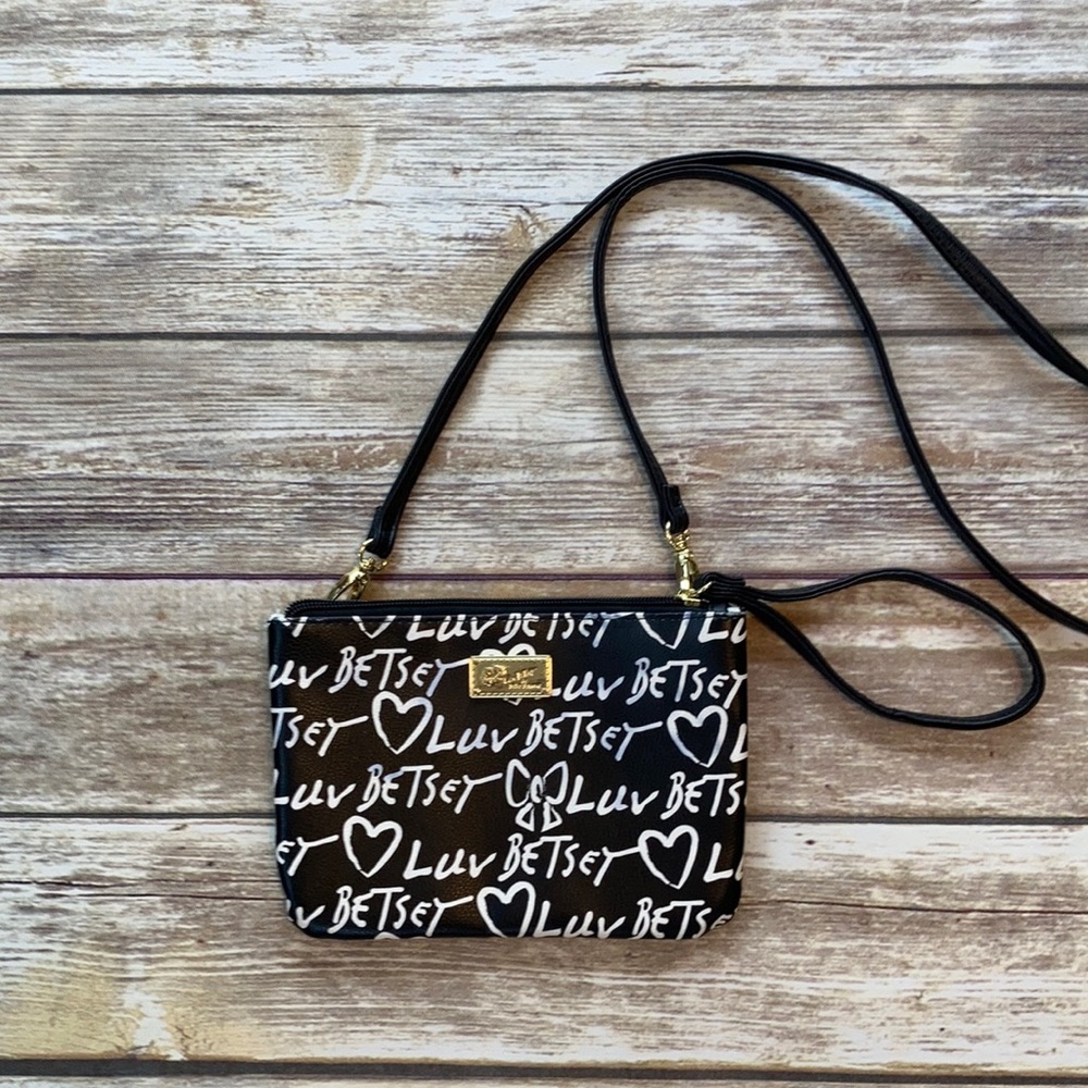 Betsey Johnson Luv wristlet Crossbody EUC